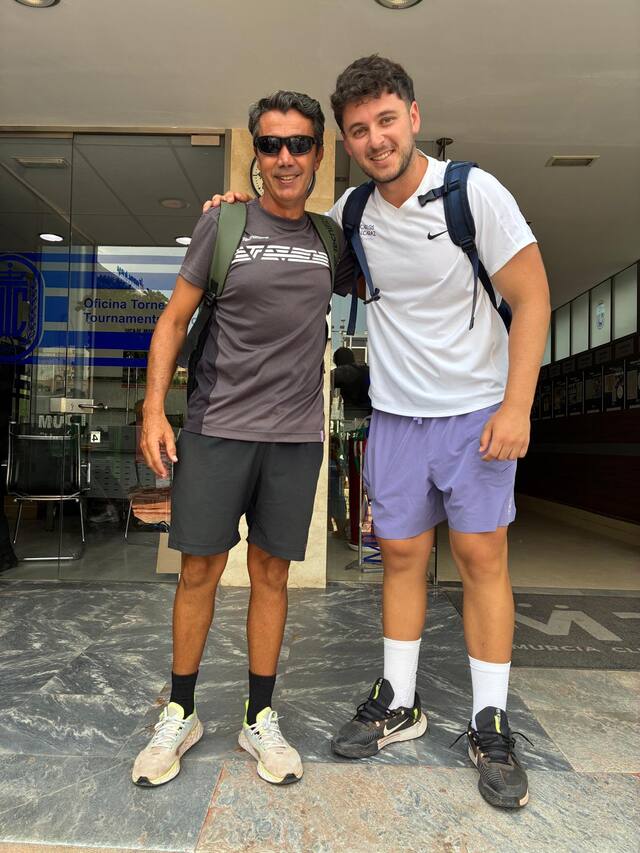 Jugadores de PROTENIS durante un desplazamiento de competición