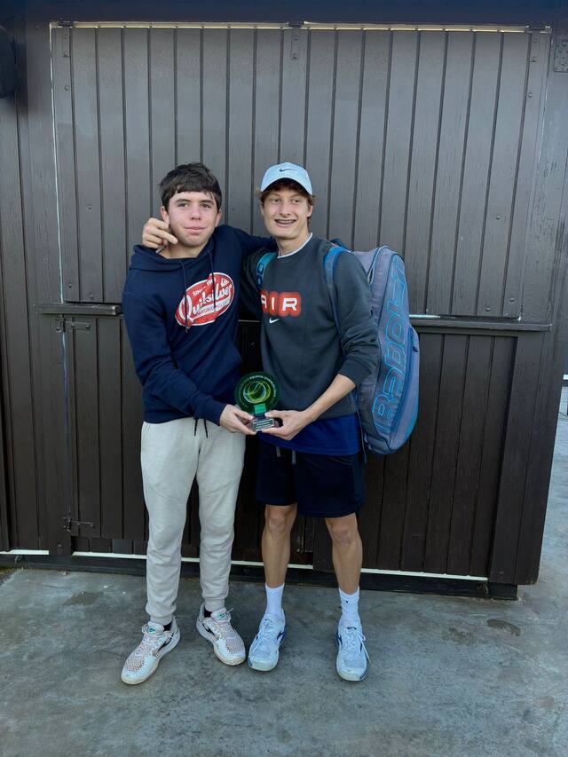 Jugadores de PROTENIS tras la final de un torneo