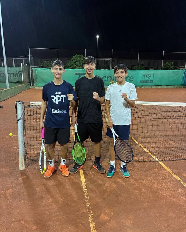 Jugadores de competición en las pistas del Club Nazaret