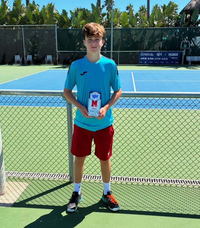 Jugador de PROTENIS campeón de un torneo