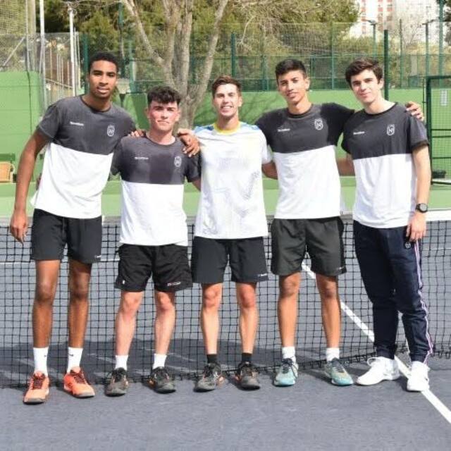 Entrenamiento en las pistas de tenis del Club Nazaret de Jerez