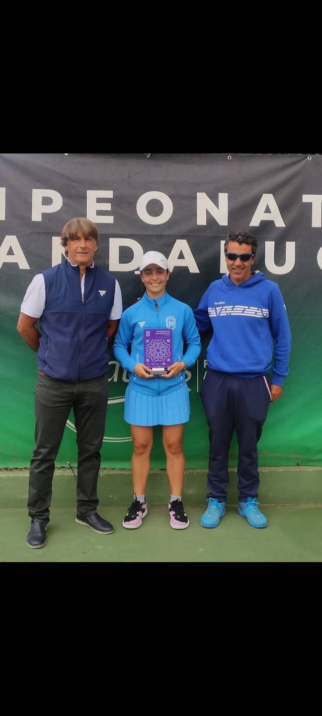 Sesión de entrenamiento de la escuela de tenis PROTENIS en Jerez
